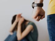 Težak slučaj nasilja u Hercegovini: Nakon svađe djevojci slomio dva vratna pršljena