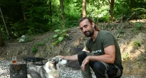 Jovan je napustio grad, građevinsku firmu i komfor, pa napravio DOM USRED ŠUME: “Pet godina nisam bio bolestan!”(VIDEO)