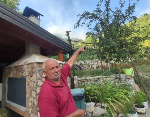 Požar došao na 300 metara do kuće Rasima Golubića: „Samo da ne siđe i s ove strane“(VIDEO)