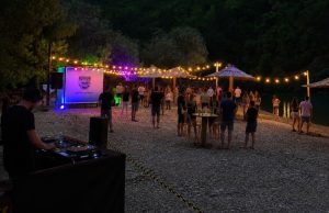 Jedna od najomiljenijih plaža u Jablanici večeras postaje centar zabave: Na plaži Sastavi nastupa DJ Night (FOTO)