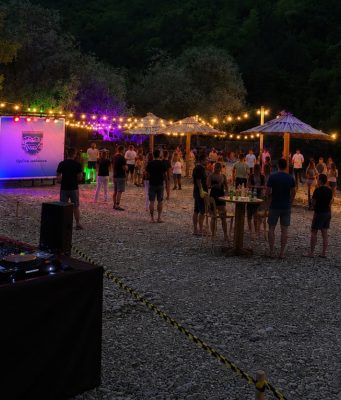 Jedna od najomiljenijih plaža u Jablanici večeras postaje centar zabave: Na plaži Sastavi nastupa DJ Night (FOTO)