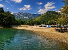 Ne propustite najbolji dnevni provod ovog vikenda: DJ Party na plaži Sastavi okuplja ljubitelje dobre muzike i druženja(FOTO)