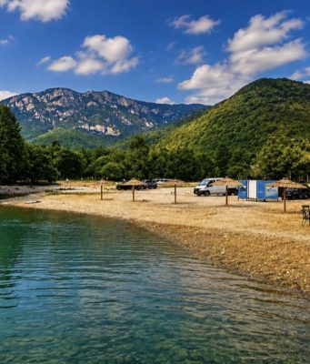 Ne propustite najbolji dnevni provod ovog vikenda: DJ Party na plaži Sastavi okuplja ljubitelje dobre muzike i druženja(FOTO)