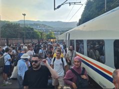 Požar kod Konjica zaustavio voz na liniji Ploče – Sarajevo: Putnici nastavili autobusima(FOTO)