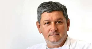 Dr. Dragan Babić oglasio se putem advokata nakon incidenta u Makarskoj: „Snimci su selektivno izrezani, nazivala me matorom drtinom..”