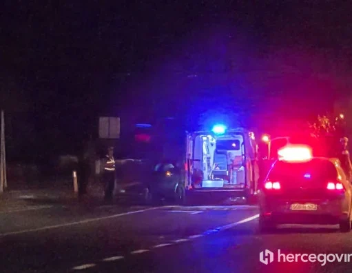 Teška nesreća na M-17 kod Mostara: Dvije osobe teško povrijeđene u sudaru motocikla i Golfa(VIDEO)