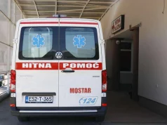 Teška saobraćajna nesreća u Hercegovini: Vozač nakon slijetanja automobilom prevezen u SKB Mostar
