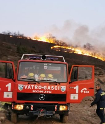 Veliki požari i dalje aktivni u Hercegovini: Kod Konjica izgorjele kuća, štale i trafostanica