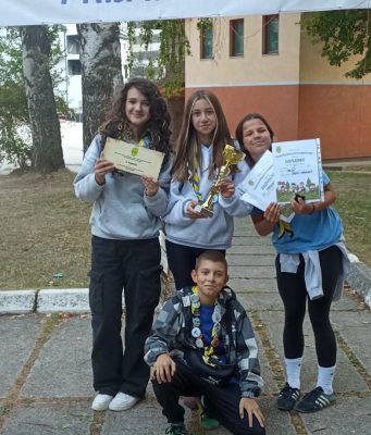 Mladi Jablaničani najbolji u Varešu: Ajna, Zara, Emina i Bakir osvojili prvo mjesto na međunarodnom takmičenju među 15 ekipa(FOTO)