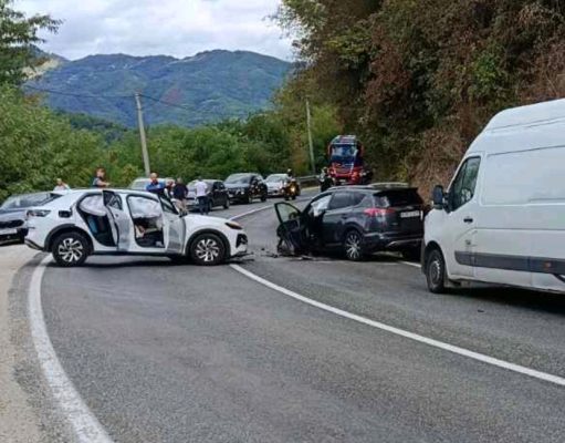 Saobraćajna nesreća na M-17 kod Ostrošca: Više osoba povrijeđeno, saobraćaj ponovo uspostavljen(FOTO)