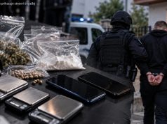 Policijska akcija u Hercegovini: U pretresima pronađene sumnjive materije, četiri vage i 155 sjemenki