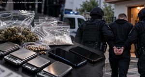 Policijska akcija u Hercegovini: U pretresima pronađene sumnjive materije, četiri vage i 155 sjemenki
