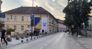 Saobraćajna nesreća u centru Konjica: Maloljetnik povrijeđen u sudaru motocikla i automobila