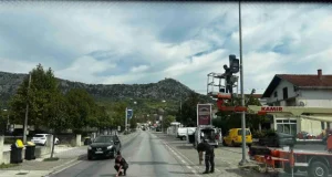 Novi radar stiže na ceste Hercegovine: Radnici već postavljaju opremu, evo na kojoj lokaciji(FOTO)