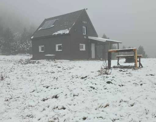 Prvi snijeg zabijelio predivnu Plasu iznad Jablanice: Pogledajte prve zimske prizore s Čvrsnice (FOTO/VIDEO)