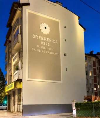 Jablanica čuva sjećanje na žrtve genocida u Srebrenici: Stanari zgrade i Općina zajednički realizovali spomen-mural koji šalje snažnu poruku (FOTO)