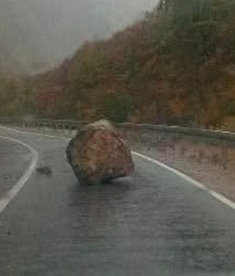 Odron na području Jablanice: Na magistralnoj cesti prema Blidinju kamenje završilo na kolovozu (FOTO)