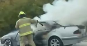 Automobil se zapalio kod Konjica: Brzom intervencijom konjičkih vatrogasaca požar stavljen pod kontrolu (VIDEO)