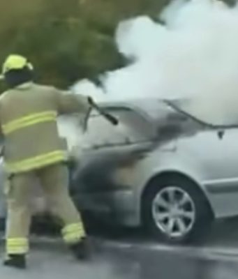 Automobil se zapalio kod Konjica: Brzom intervencijom konjičkih vatrogasaca požar stavljen pod kontrolu (VIDEO)