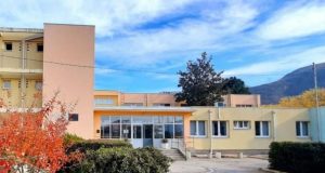 Uznemirujući slučaj u školi u Hercegovini: U ruksaku učenice navodno pronađeni nož i poruka o napadu na druge učenike