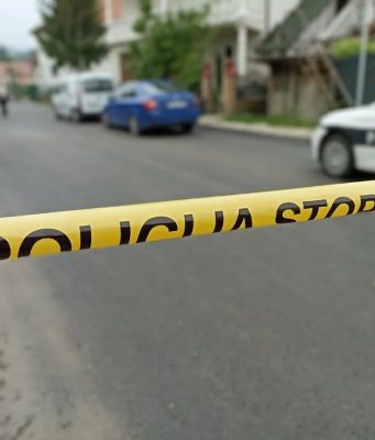 Jeziva nesreća u bh. gradu: Poginuo 17-godišnjak, još tri osobe povrijeđene