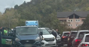 Lančani sudar na Ribićkom mostu: Više vozila učestvovalo u nesreći na magistralnoj cesti M-17 (FOTO)